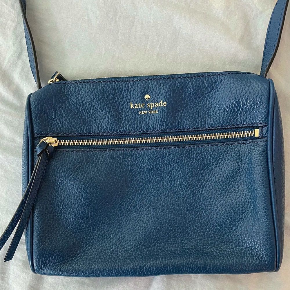 ✨Gently used Kate Spade crossbody✨